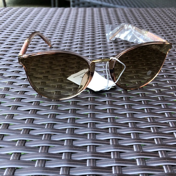 New Pink Cat Eye Sunglasses UVA UVB Protection Sunnies - Picture 1 of 4
